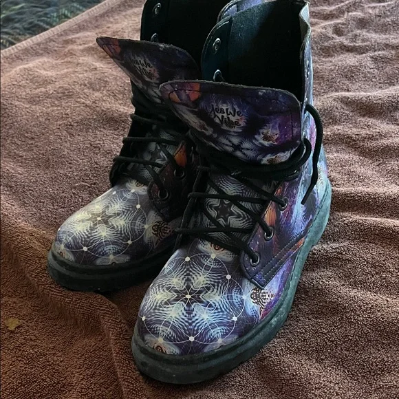 Women’s Yes We Vibe Butterfly Boots - Picture 6 of 6